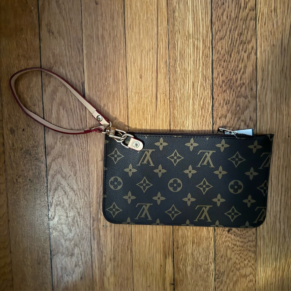 LV Monogram Pochette - Picture 1 of 2